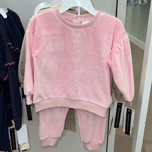 BLOOMIE’S BABY VELOUR OUTFIT 6/12M - Picture 3 of 12